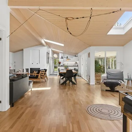 Aiko - 1-8km From The Sea By Interhome *