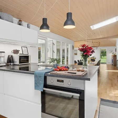 Aiko - 1-8km From The Sea By Interhome *