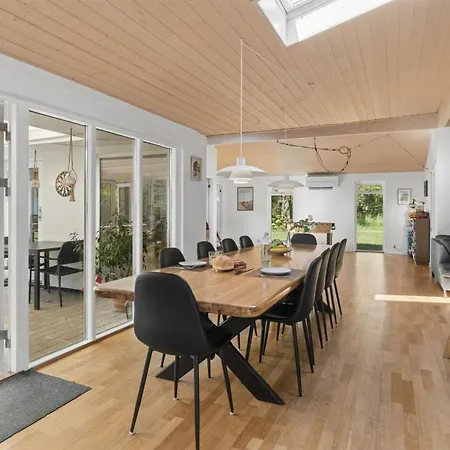 Aiko - 1-8km From The Sea By Interhome *